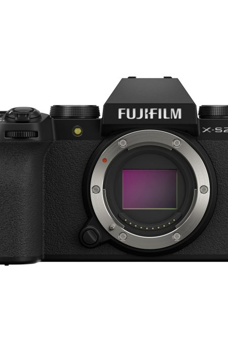 Fujifilm X-S20 26.1-Megapixel X-Trans CMOS Sensor 4 and LCD Touchscreen Digital Camera (Black)